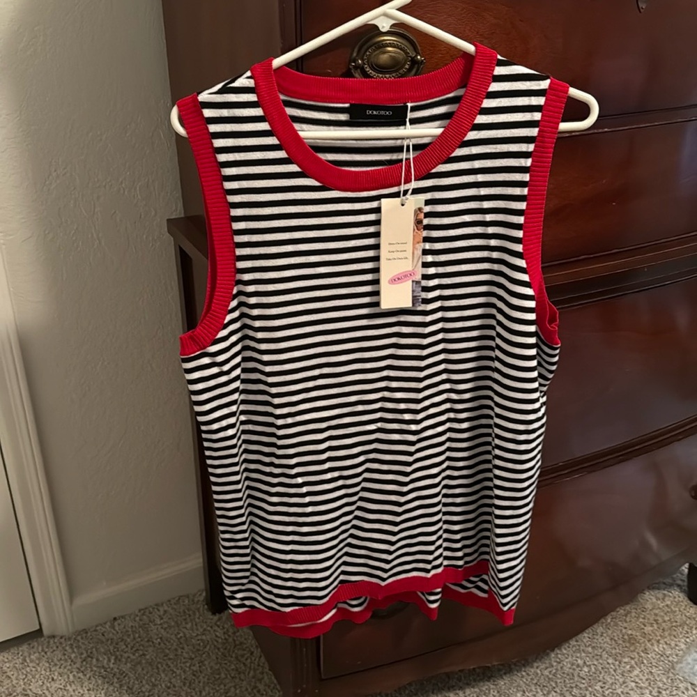 White and Blue Sleeveless Tank Top with Crew Neck and Boxy Ribbed Style